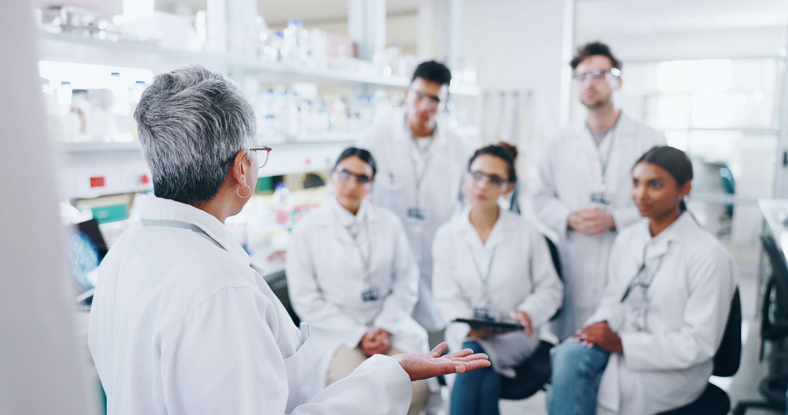 group-of-medical-professionals-meeting-in-laborato-
